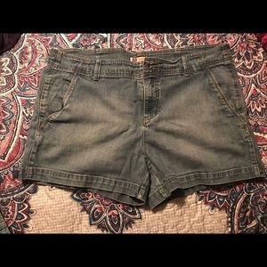 Light jean shorts